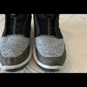 Puma boys Golf Shoes/Sneakers sz 2